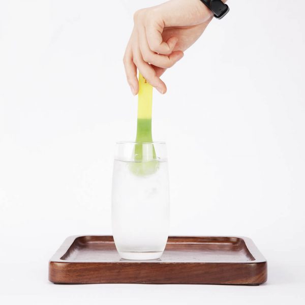 Color changing ice cream spoon